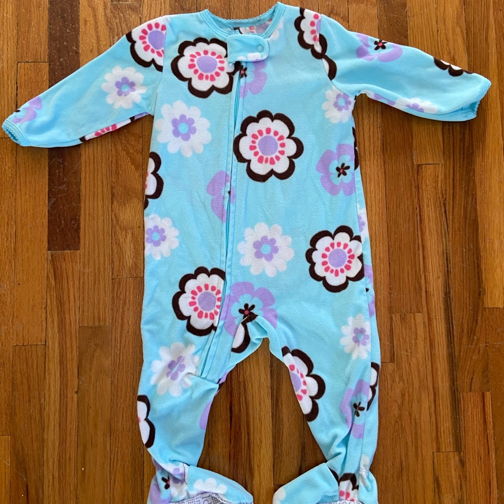 Girls fleece footed 12mo footed zip up pajamas.